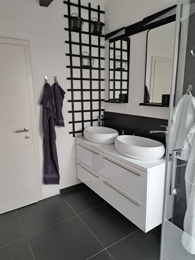 Ohana Apartment Ljubljana Bagian luar foto