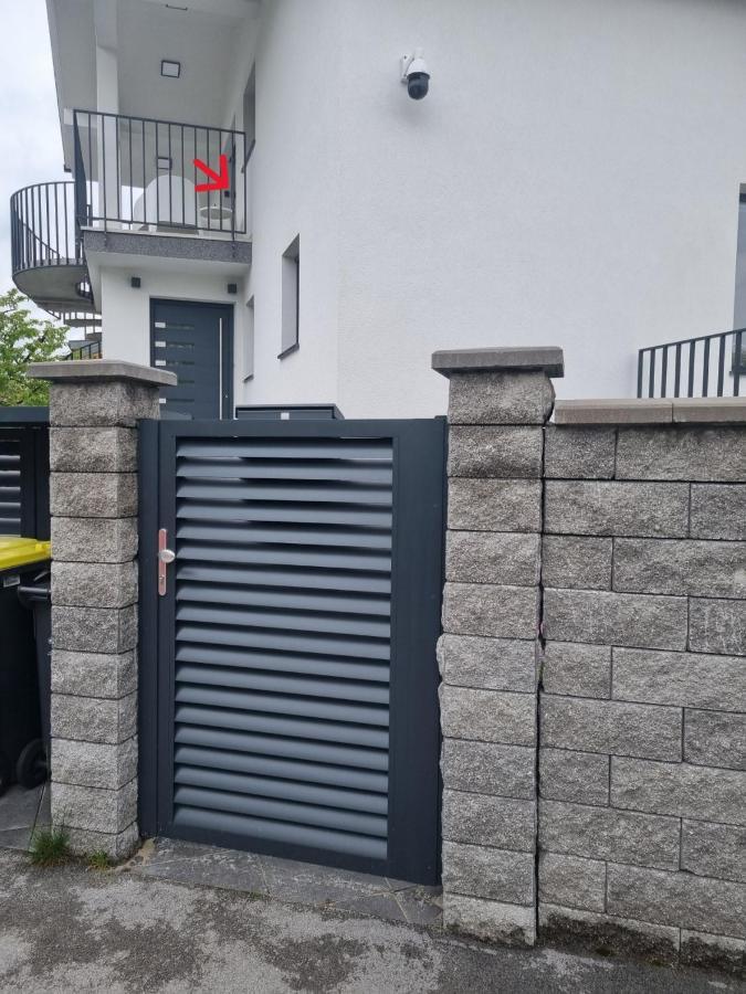 Ohana Apartment Ljubljana Bagian luar foto